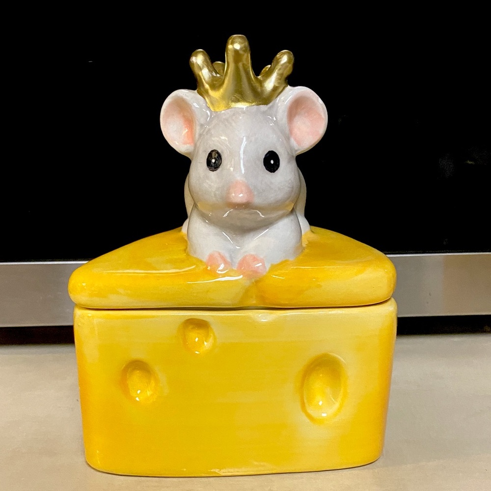 Cheese-Themed Mouse Trinket Box with Gold Crown NWTs